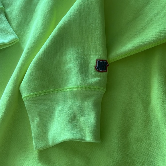 Brand  new with tags undefeated pull over sweat shirt in neon yellow - Picture 14 of 15